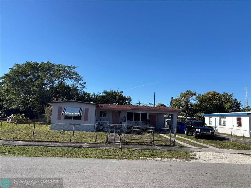 For Sale: $409,000 (3 beds, 2 baths, 1090 Square Feet)