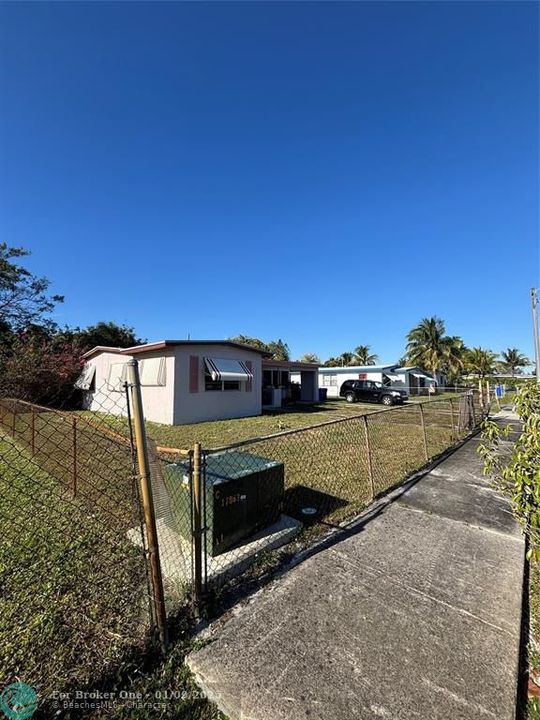 For Sale: $409,000 (3 beds, 2 baths, 1090 Square Feet)