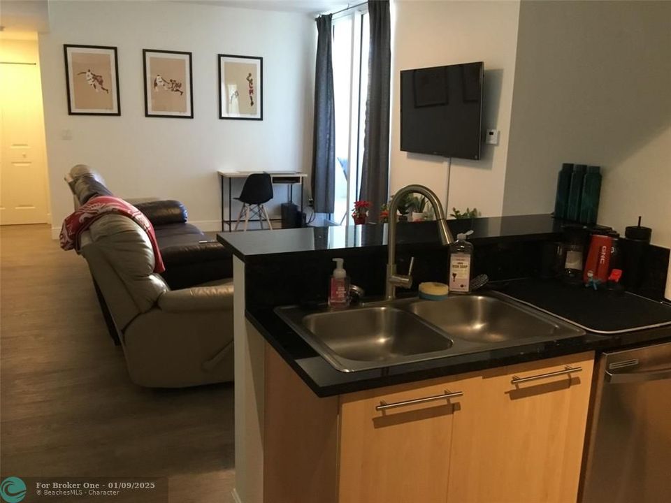 For Rent: $3,200 (2 beds, 2 baths, 1113 Square Feet)