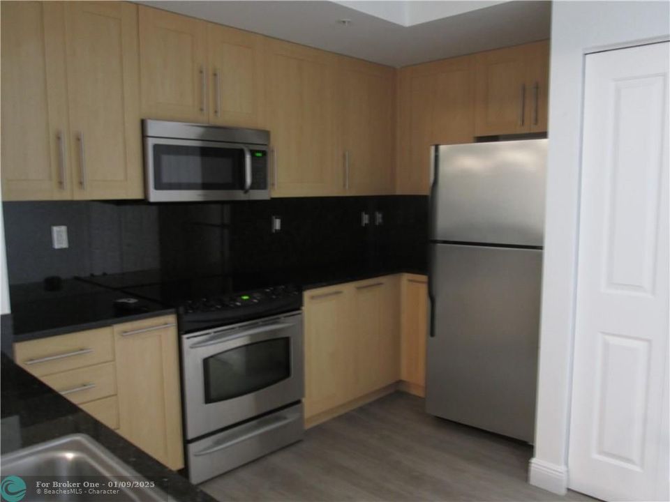 For Rent: $3,200 (2 beds, 2 baths, 1113 Square Feet)