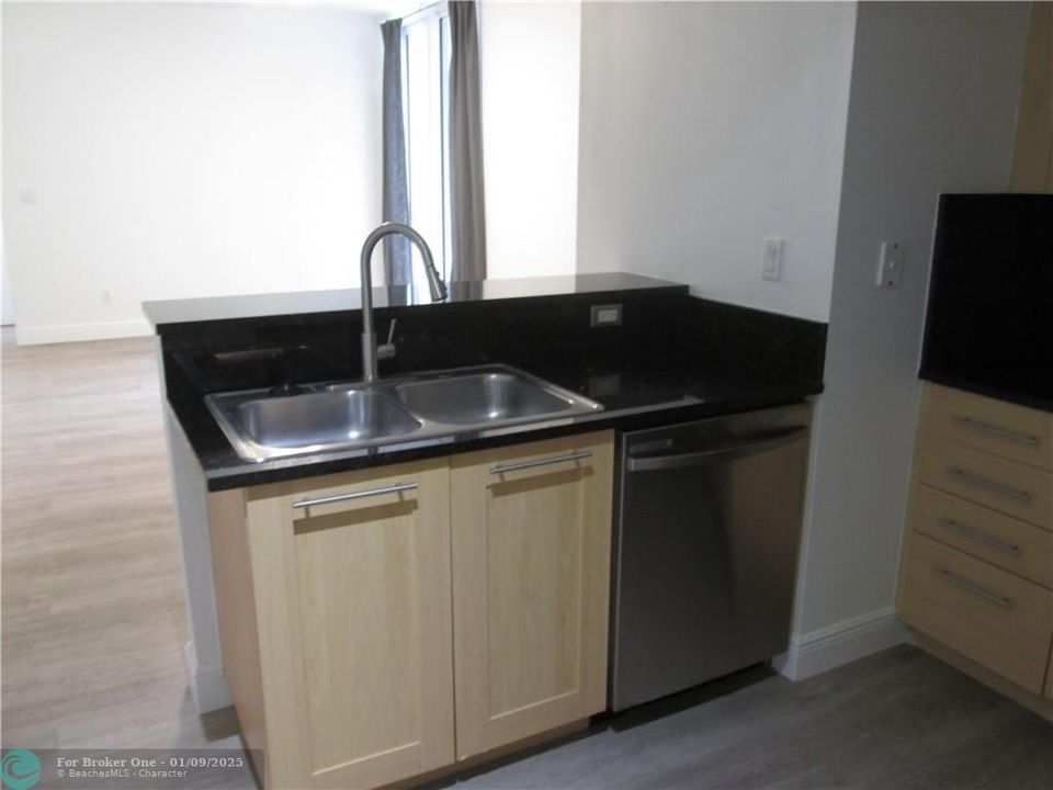 For Rent: $3,200 (2 beds, 2 baths, 1113 Square Feet)