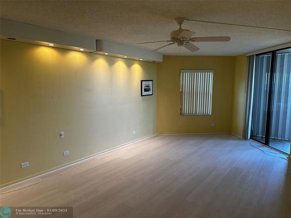 For Sale: $195,000 (2 beds, 2 baths, 1607 Square Feet)