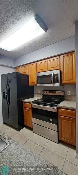 For Rent: $2,400 (2 beds, 1 baths, 938 Square Feet)