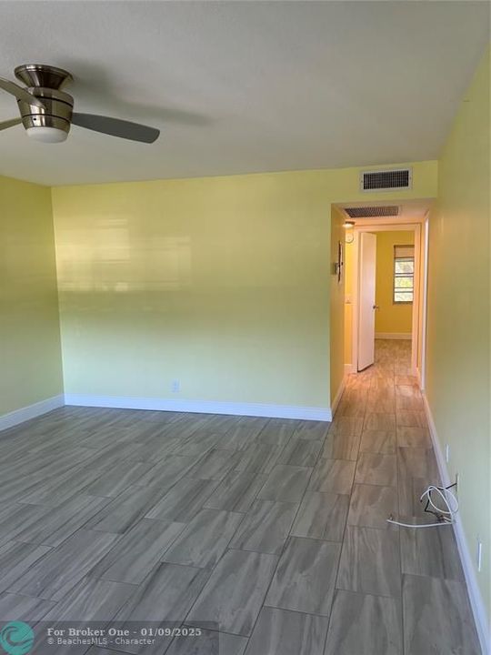 For Sale: $176,108 (2 beds, 1 baths, 820 Square Feet)