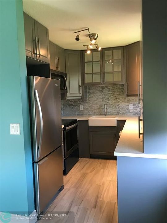 For Sale: $176,108 (2 beds, 1 baths, 820 Square Feet)