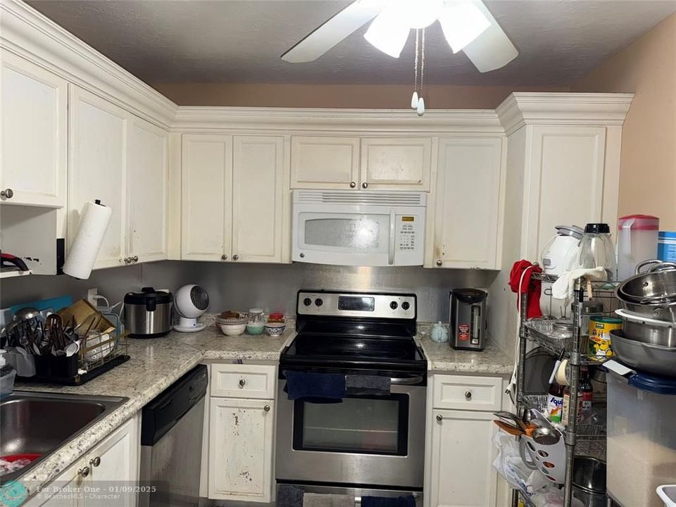 For Sale: $148,900 (2 beds, 2 baths, 1010 Square Feet)