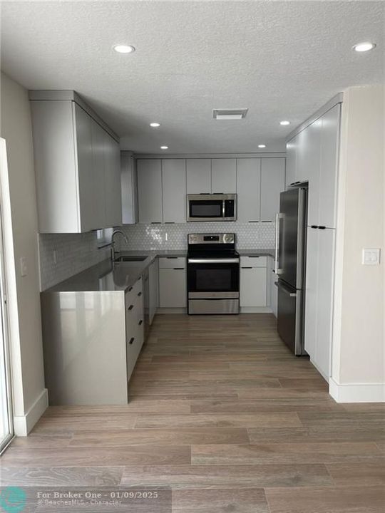 For Rent: $2,950 (2 beds, 2 baths, 1123 Square Feet)