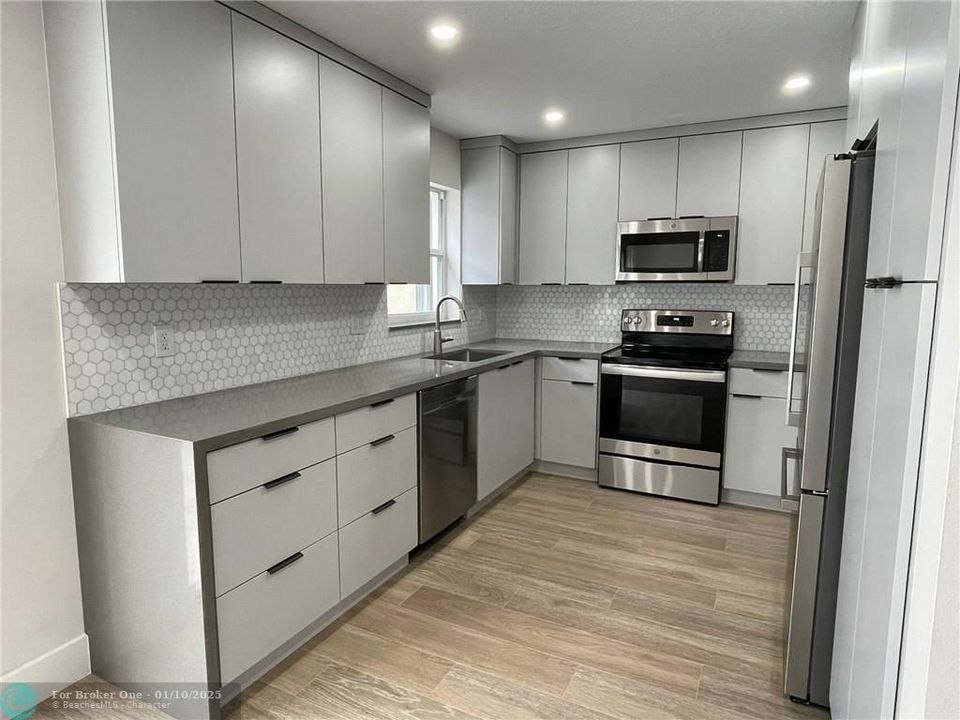 For Rent: $2,950 (2 beds, 2 baths, 1123 Square Feet)