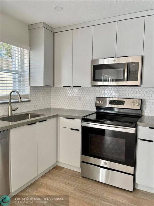 For Rent: $2,950 (2 beds, 2 baths, 1123 Square Feet)