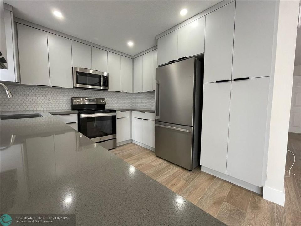 For Rent: $2,950 (2 beds, 2 baths, 1123 Square Feet)