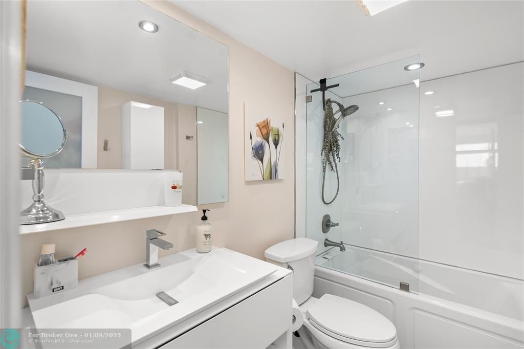 For Sale: $649,000 (2 beds, 1 baths, 1102 Square Feet)