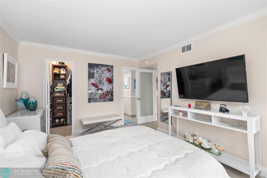 For Sale: $649,000 (2 beds, 1 baths, 1102 Square Feet)