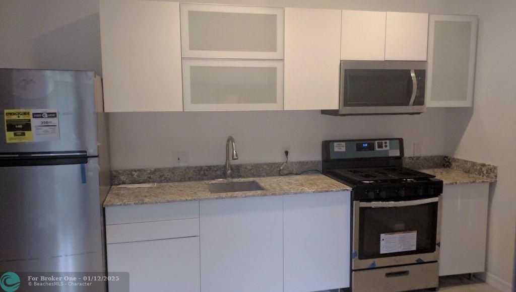 For Rent: $2,975 (2 beds, 2 baths, 700 Square Feet)