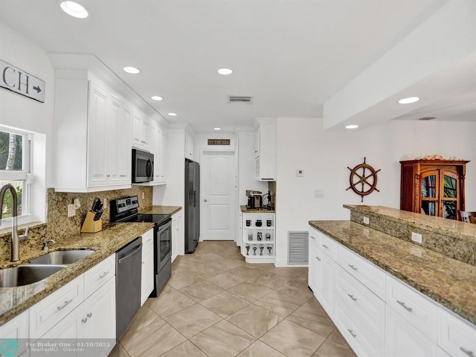 For Sale: $795,000 (2 beds, 2 baths, 1744 Square Feet)