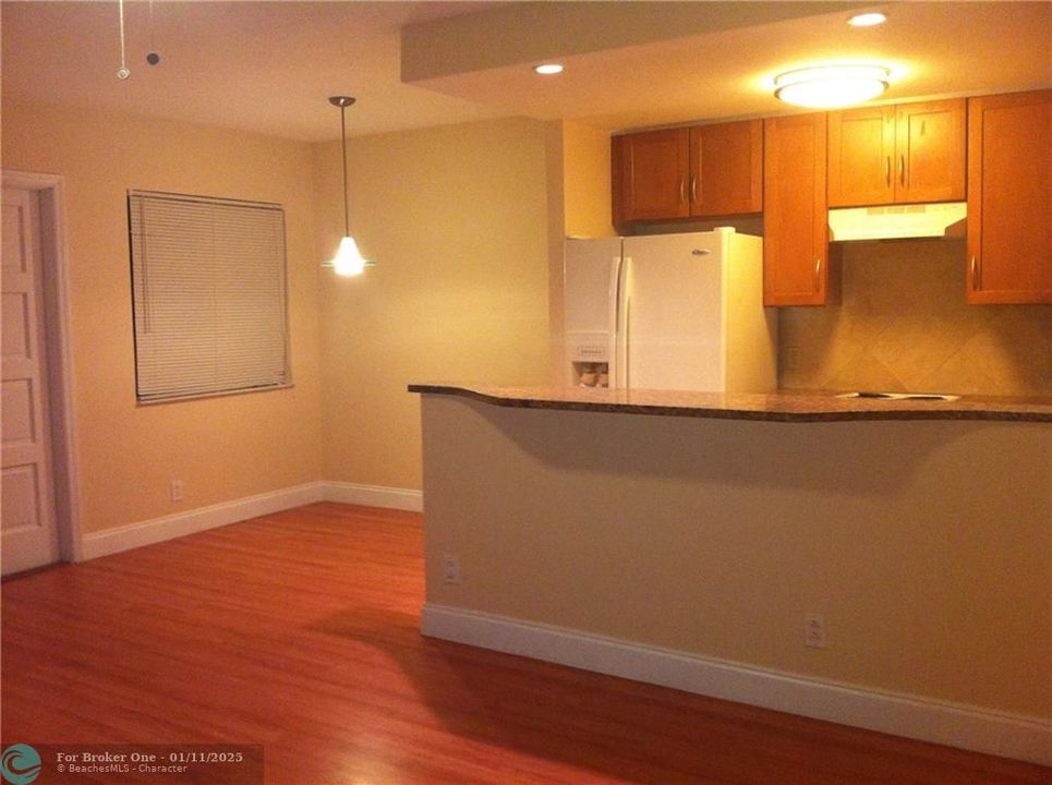 For Rent: $1,650 (1 beds, 1 baths, 588 Square Feet)