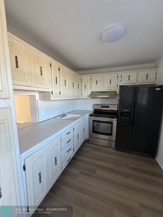 For Rent: $1,500 (1 beds, 1 baths, 758 Square Feet)