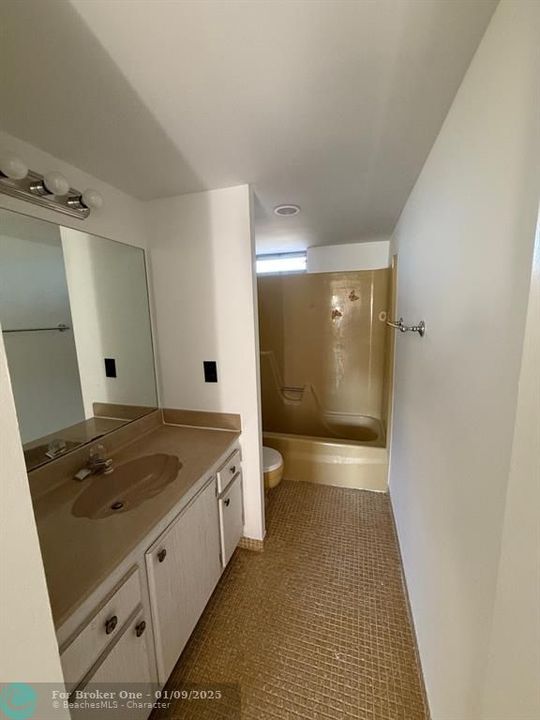 For Rent: $1,500 (1 beds, 1 baths, 758 Square Feet)