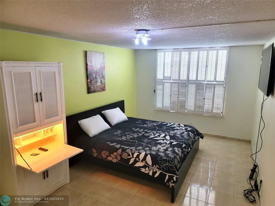 For Rent: $3,900 (3 beds, 2 baths, 1856 Square Feet)