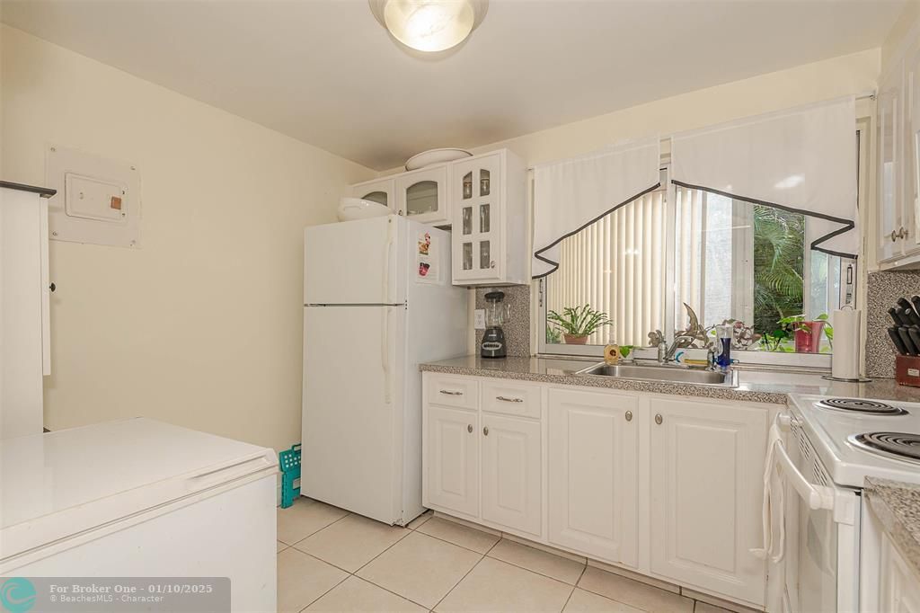 For Sale: $134,900 (2 beds, 2 baths, 950 Square Feet)