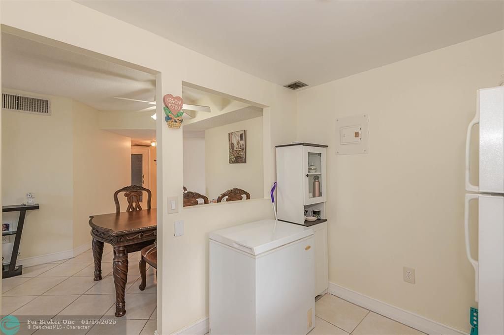 For Sale: $134,900 (2 beds, 2 baths, 950 Square Feet)