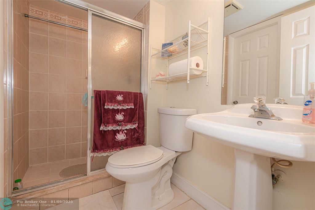 For Sale: $134,900 (2 beds, 2 baths, 950 Square Feet)