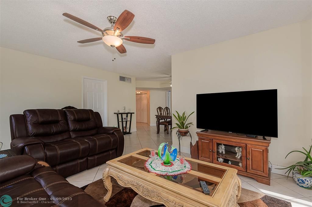 For Sale: $134,900 (2 beds, 2 baths, 950 Square Feet)