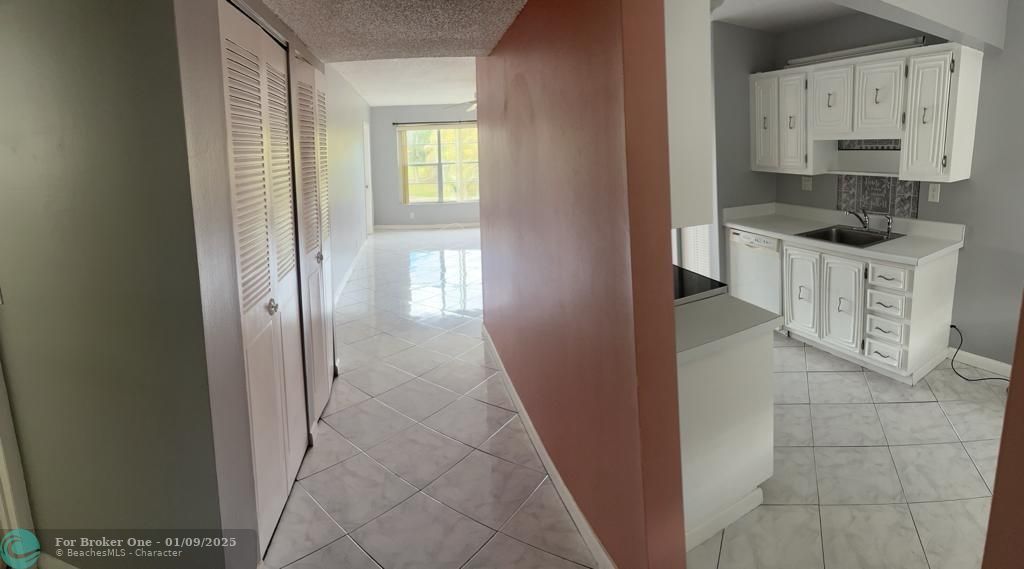 For Rent: $1,825 (1 beds, 1 baths, 800 Square Feet)