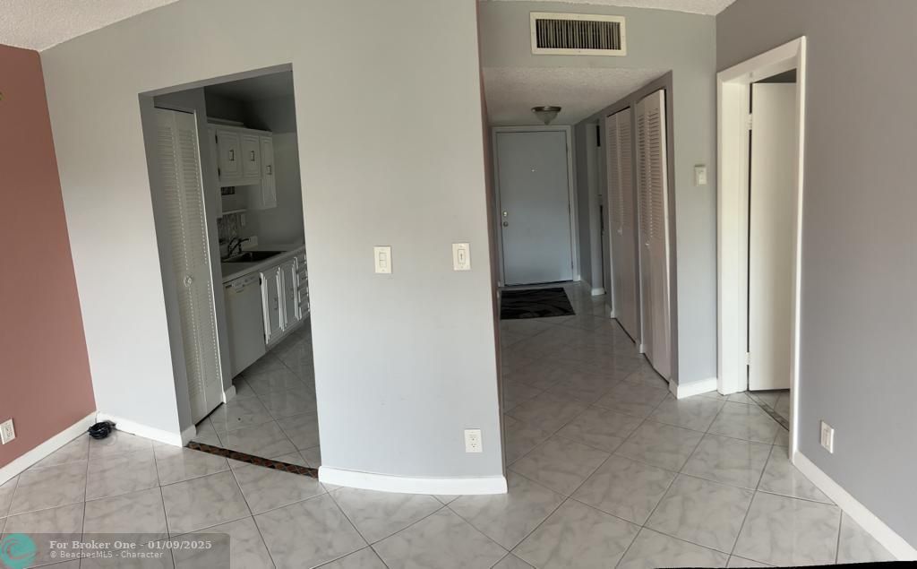 For Rent: $1,825 (1 beds, 1 baths, 800 Square Feet)