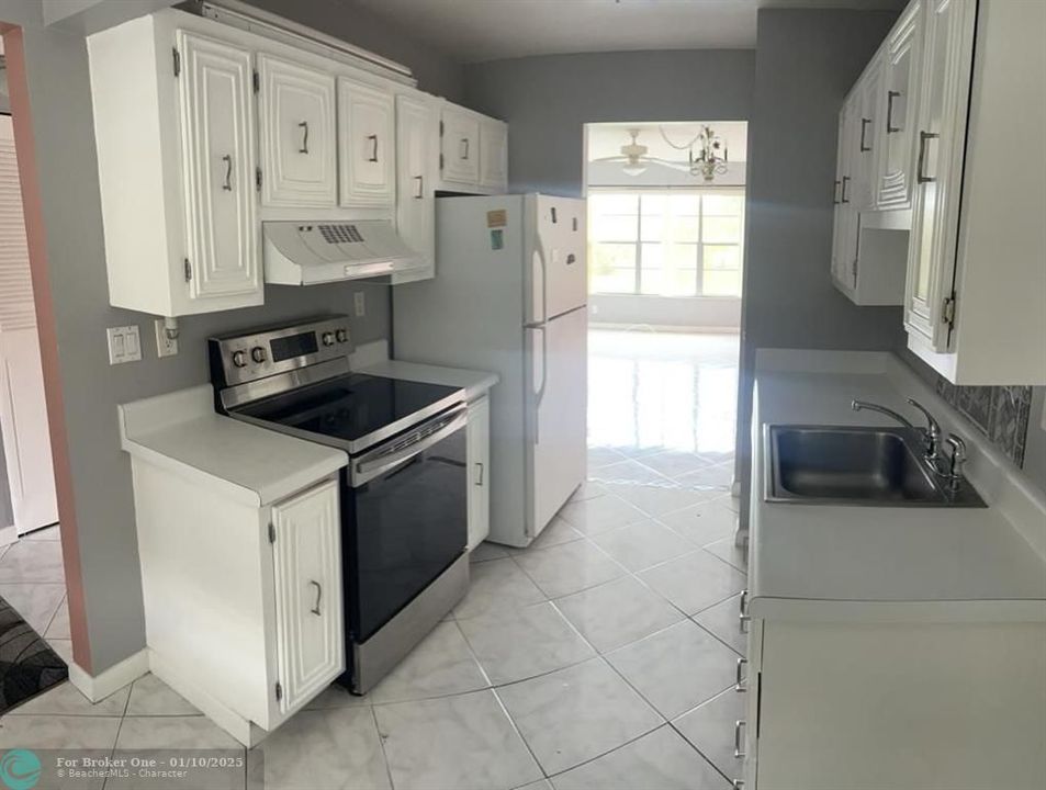 For Rent: $1,825 (1 beds, 1 baths, 800 Square Feet)