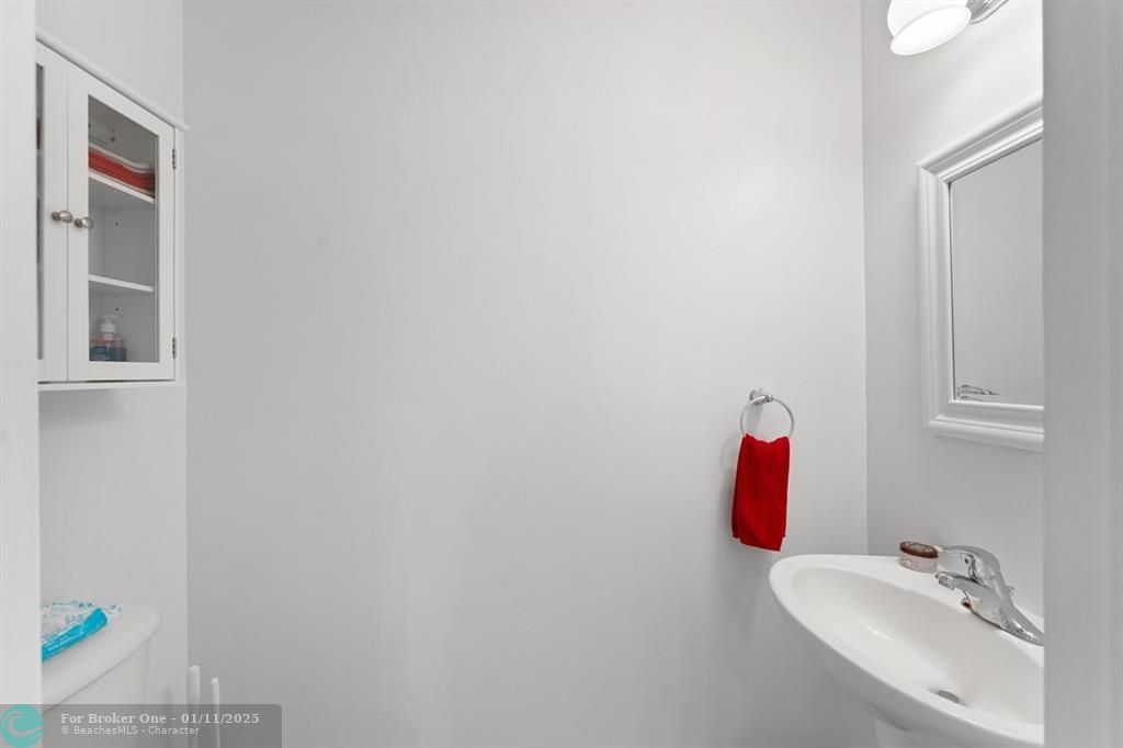 For Sale: $425,000 (2 beds, 2 baths, 1296 Square Feet)