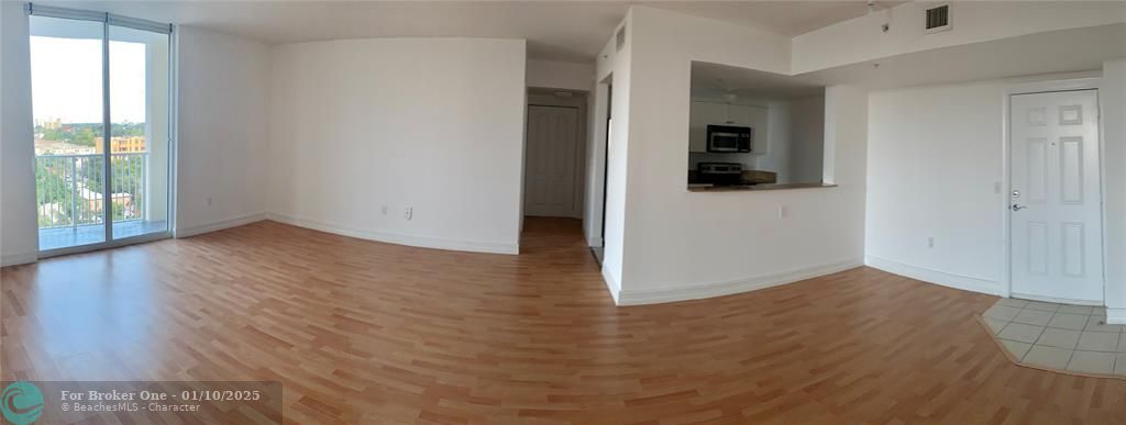 For Rent: $2,700 (2 beds, 2 baths, 965 Square Feet)