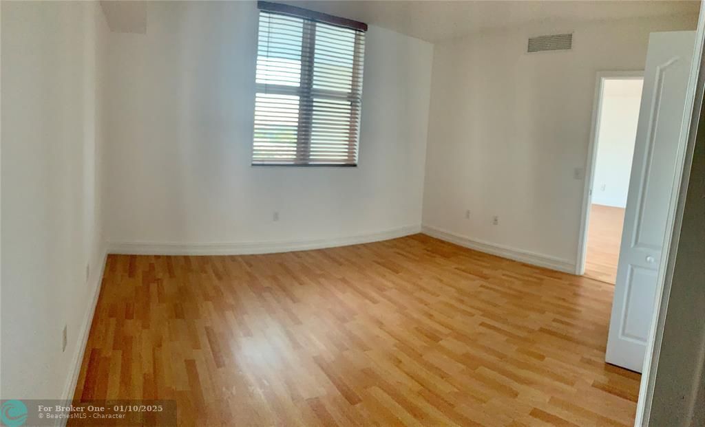 For Rent: $2,700 (2 beds, 2 baths, 965 Square Feet)