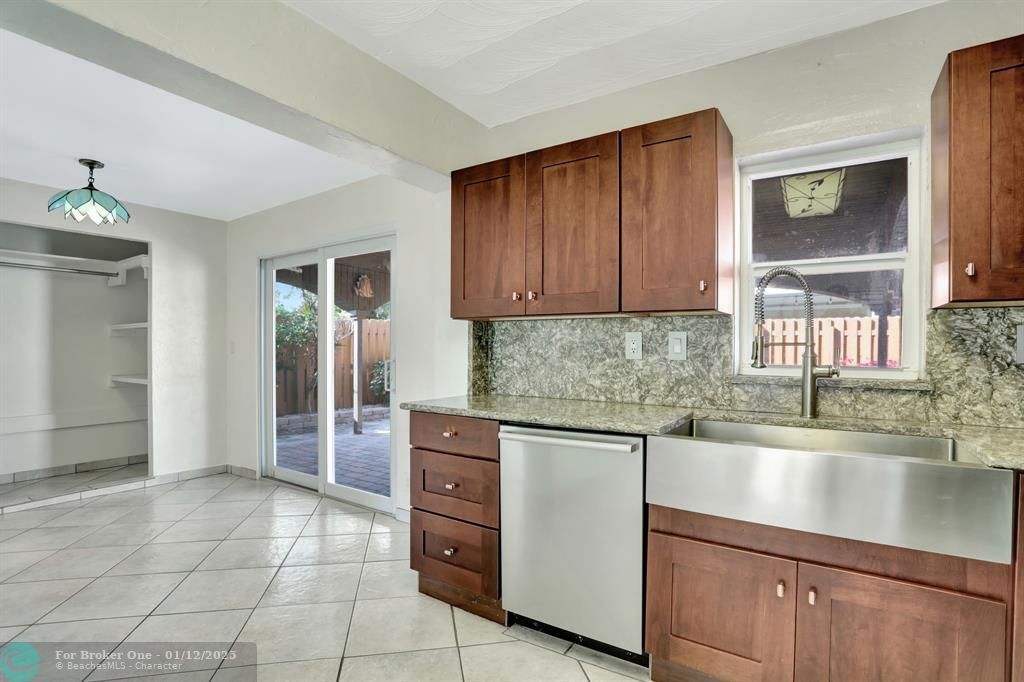 For Sale: $449,900 (3 beds, 1 baths, 1117 Square Feet)