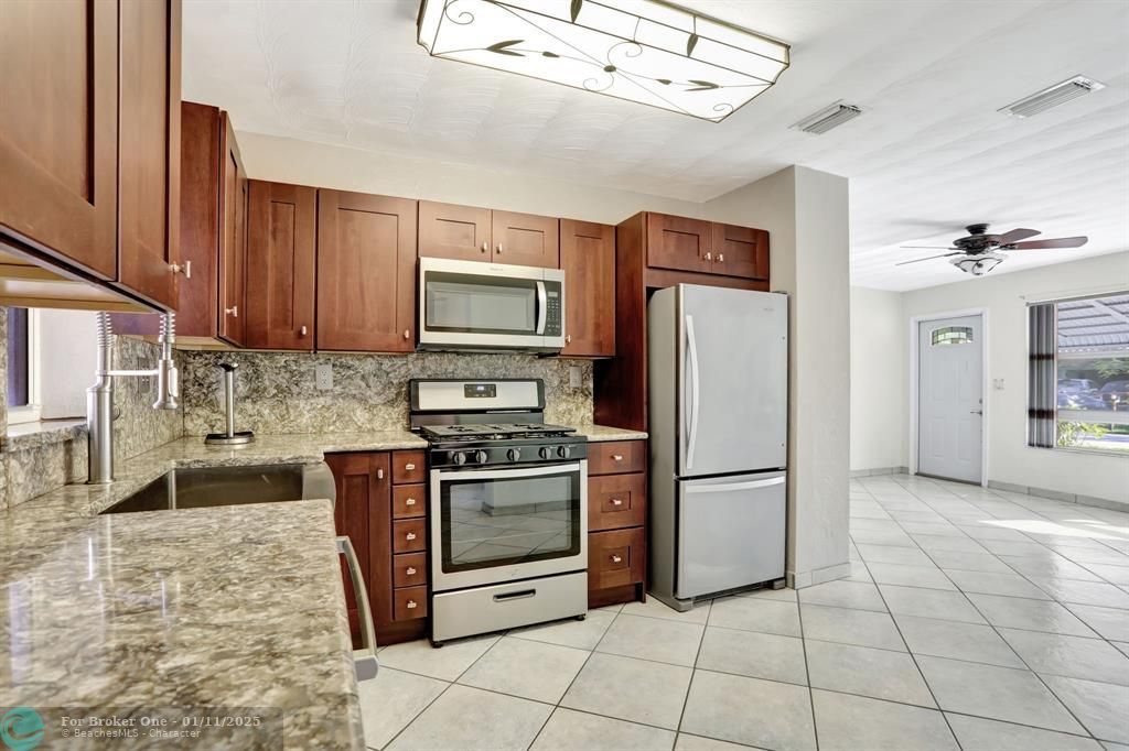 For Sale: $449,900 (3 beds, 1 baths, 1117 Square Feet)