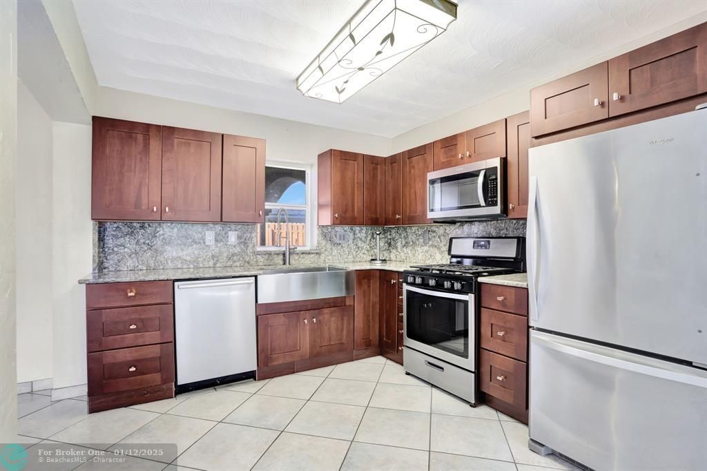 For Sale: $449,900 (3 beds, 1 baths, 1117 Square Feet)