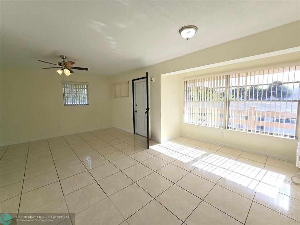 For Rent: $1,625 (2 beds, 1 baths, 916 Square Feet)