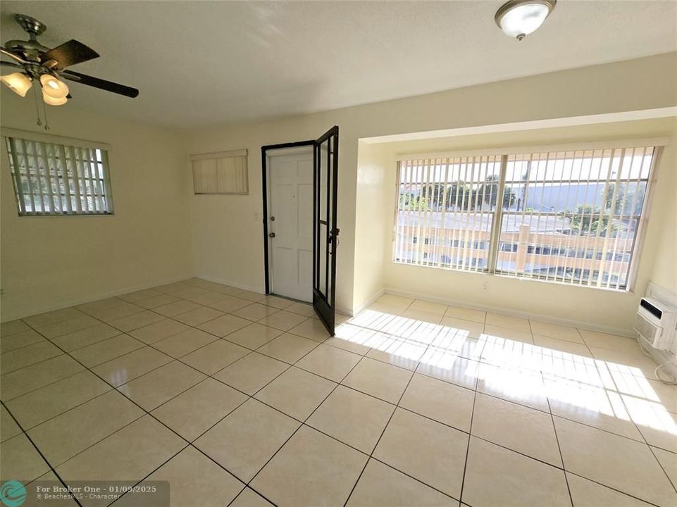 For Rent: $1,625 (2 beds, 1 baths, 916 Square Feet)