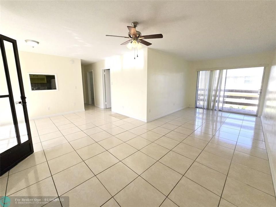 For Rent: $1,625 (2 beds, 1 baths, 916 Square Feet)