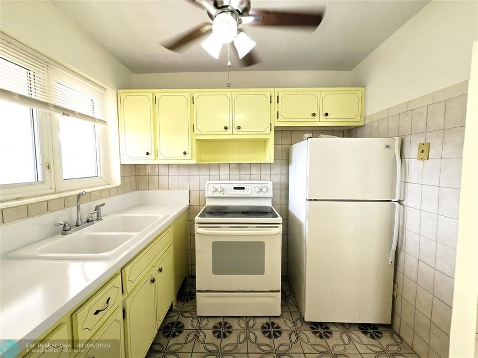 For Rent: $1,625 (2 beds, 1 baths, 916 Square Feet)