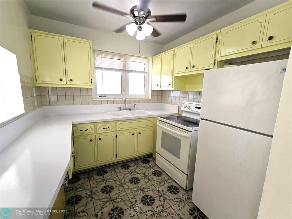 For Rent: $1,625 (2 beds, 1 baths, 916 Square Feet)