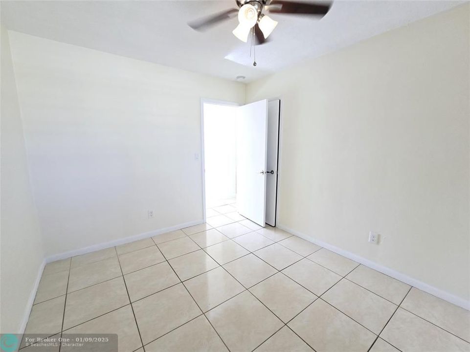 For Rent: $1,625 (2 beds, 1 baths, 916 Square Feet)