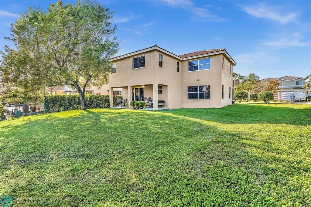 For Sale: $820,000 (4 beds, 2 baths, 2497 Square Feet)