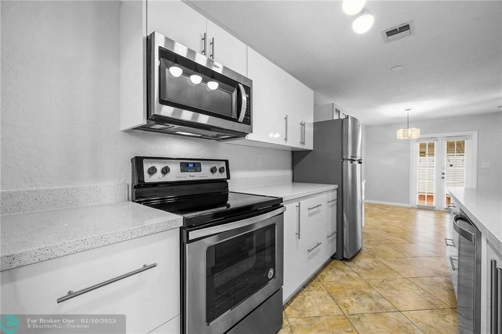 For Sale: $3,000 (2 beds, 1 baths, 850 Square Feet)