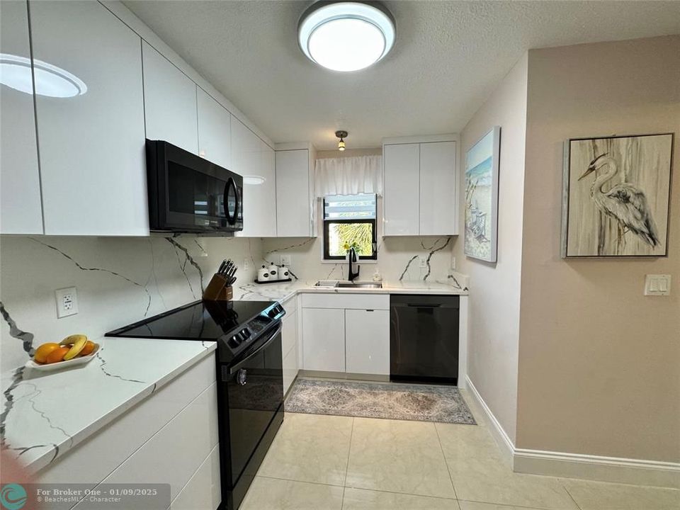 For Sale: $307,000 (2 beds, 2 baths, 1050 Square Feet)