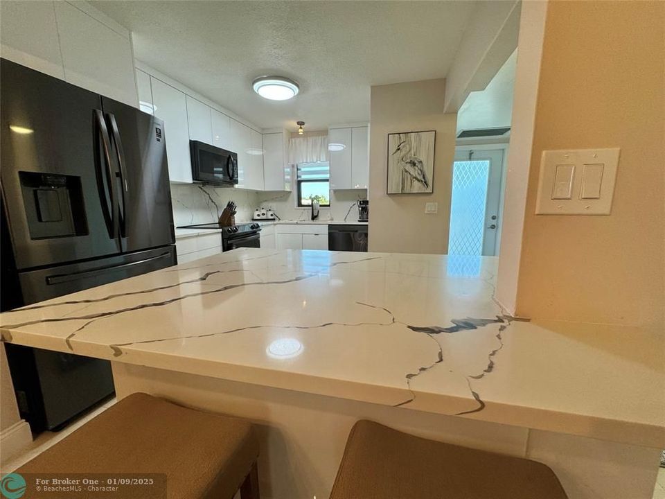 For Sale: $307,000 (2 beds, 2 baths, 1050 Square Feet)