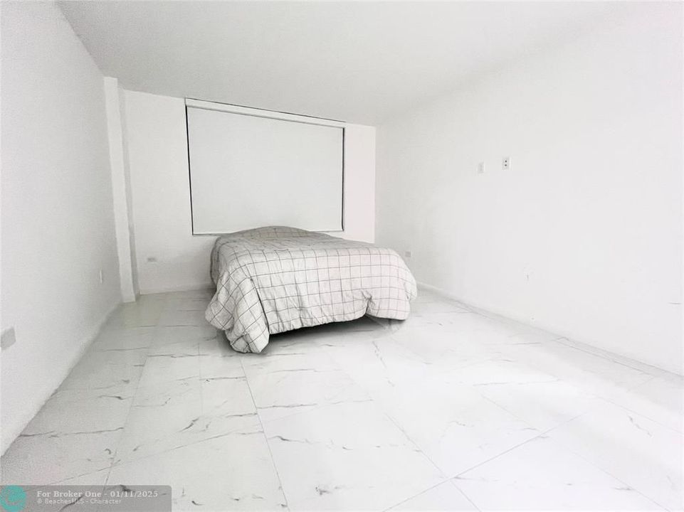 For Rent: $2,900 (1 beds, 1 baths, 844 Square Feet)