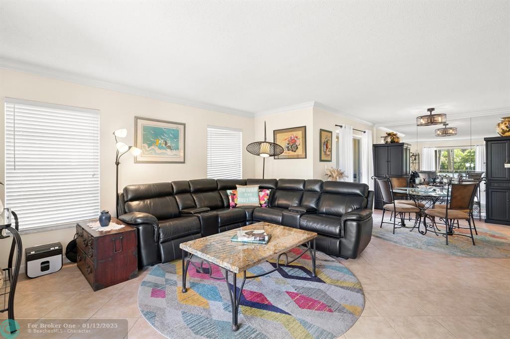 For Sale: $485,000 (2 beds, 2 baths, 1170 Square Feet)