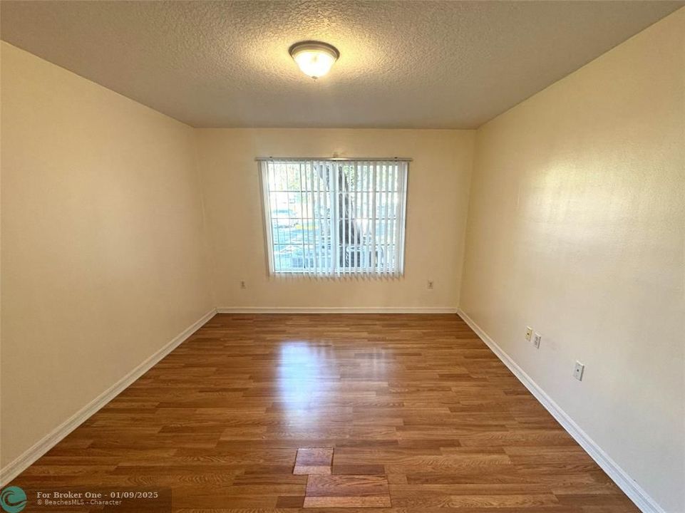 For Rent: $1,950 (2 beds, 2 baths, 1060 Square Feet)