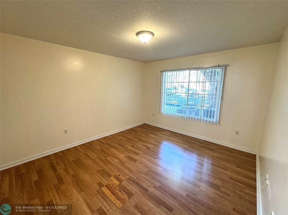 For Rent: $1,950 (2 beds, 2 baths, 1060 Square Feet)