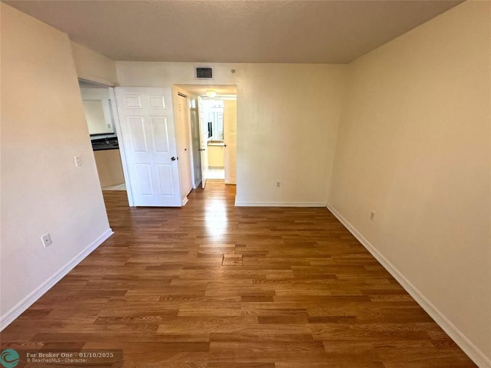 For Rent: $1,950 (2 beds, 2 baths, 1060 Square Feet)